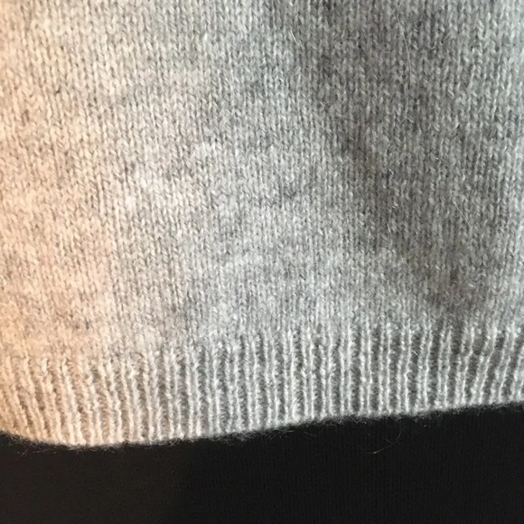 2/$25 Cashmere V-Neck sweater. Size M - Picture 12 of 13